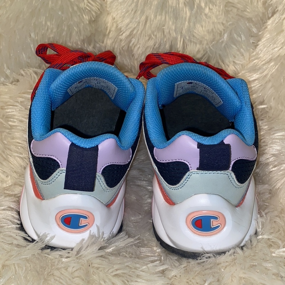 Champion kicks WIDE - Picture 3 of 7